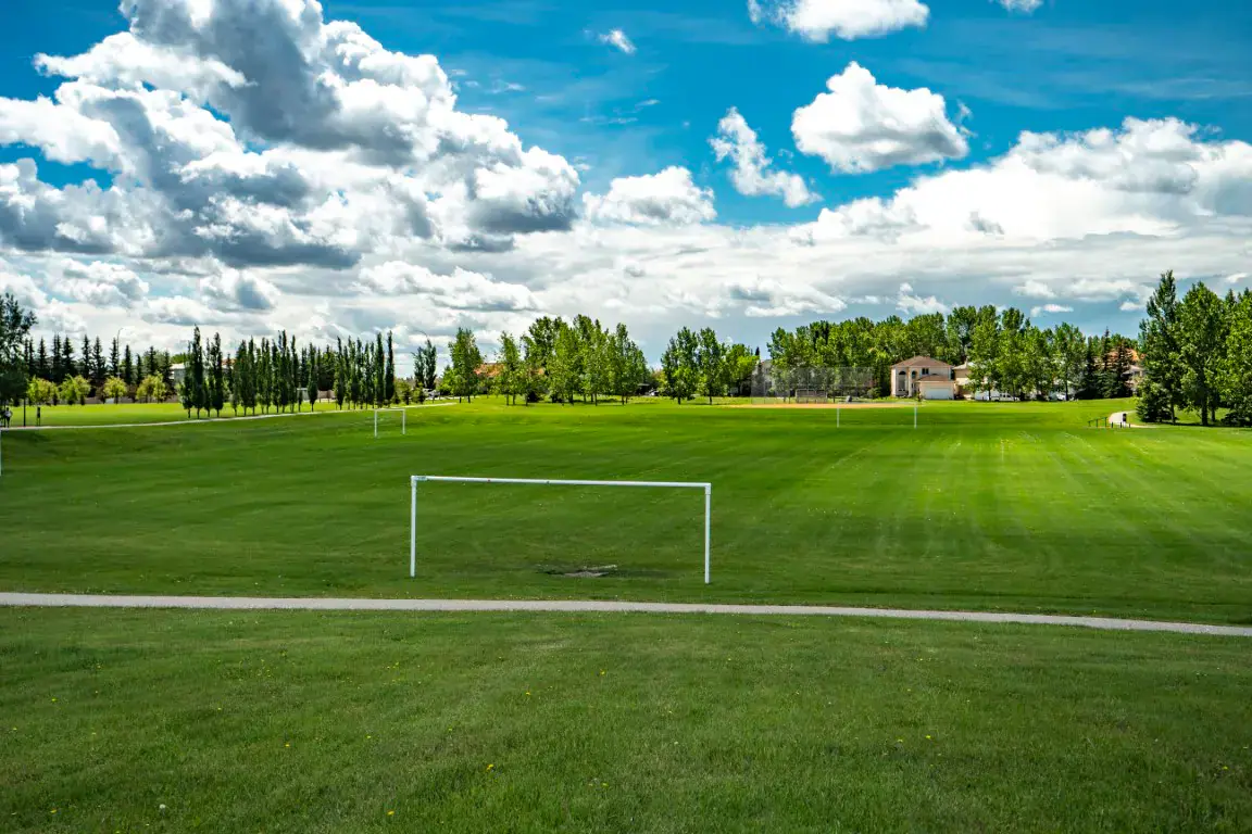 Hamptons property and community context